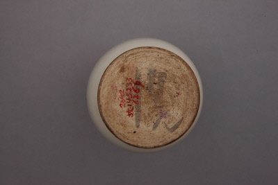 图片[2]-Imitation Ding kiln white glaze vase with dragon and phoenix patterns-China Archive